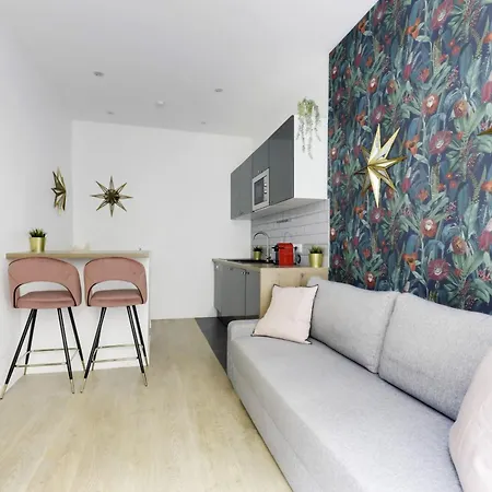 Charming Duplex Near Montmartre Apartment *